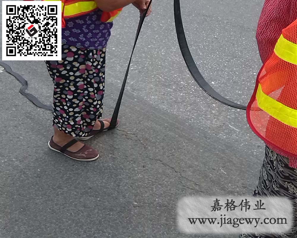 貼縫帶施工省時省力，無需專用設備
