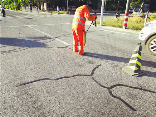 直擊道路養(yǎng)護三大“痛點”，看嘉格瀝青貼縫帶如何輕松應(yīng)對